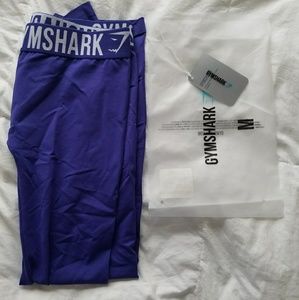 Gym shark leggings